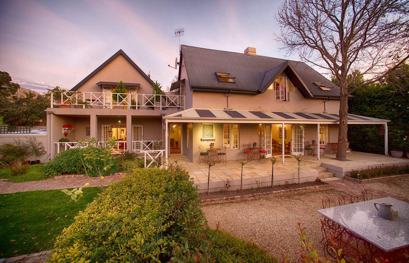 Baruch Guesthouse on Rhodes combines timeless elegance and quality with relaxing views.